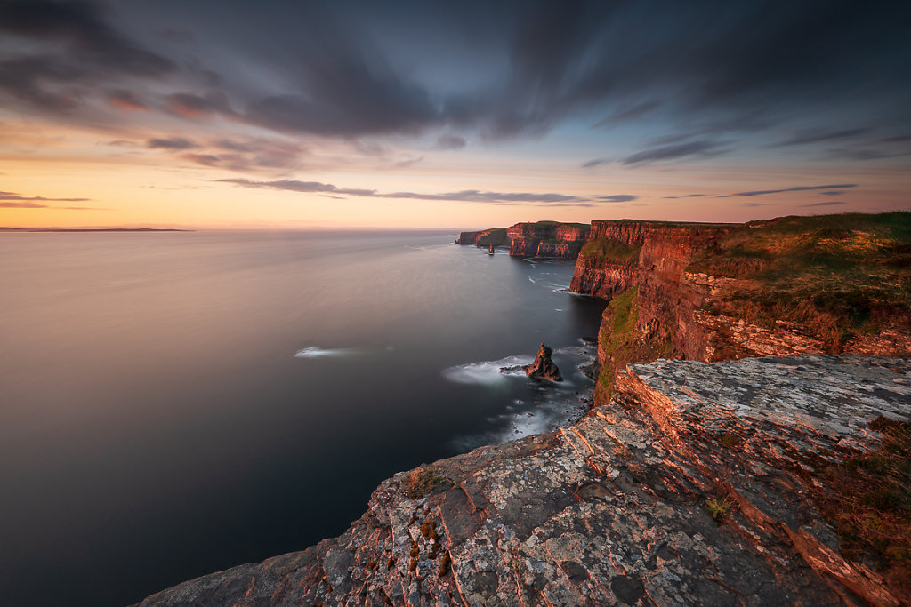 Cliffs-of-Moher-Red-Sunset-Ryszard-Lomnicki-1200.JPG